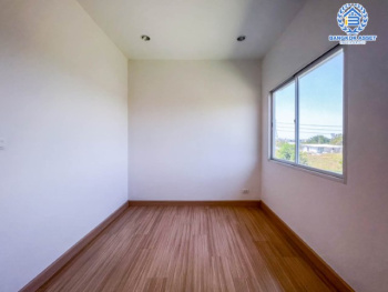 *****บ้านแฝดมือสองย่านนนทบุรี ม.คาซ่าเพรสโต้ วงแหวน-ปิ่นเกล้า หลังมุม! เนื้อที่มากถึง 35 ตร.ว. ฟังก์ชัน 3 ห้องนอน 2 ห้องน้ำ 2 ที่จอดรถ บนทำเลแห่งการเดินทาง เชื่อมต่อถ.กาญจนาภิเษก และถ.บรมราชชนนี-ศาลายา ใกล้ ม.มหิดล และทางด่วน "ศรีรัช" จองด่วน!